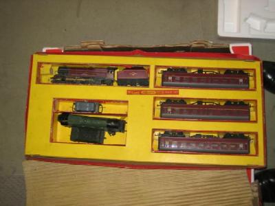 Appraisal: A Triang Railways RS train set with Princess Royal locomotive