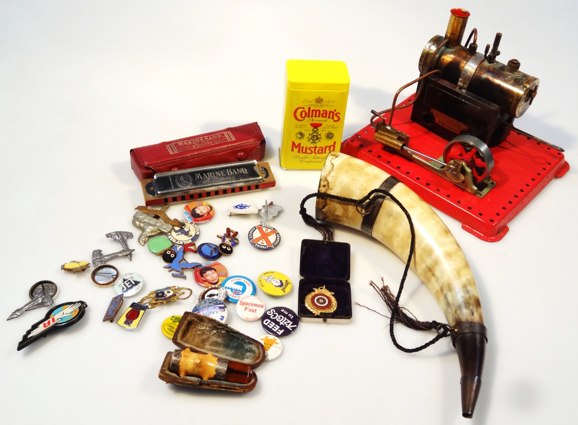 Appraisal: Various bygones and collectables to include a quantity of badges