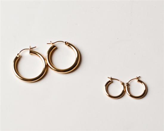 Appraisal: Two Pairs of k Yellow Gold Tubular-style Hoop Earrings DWT