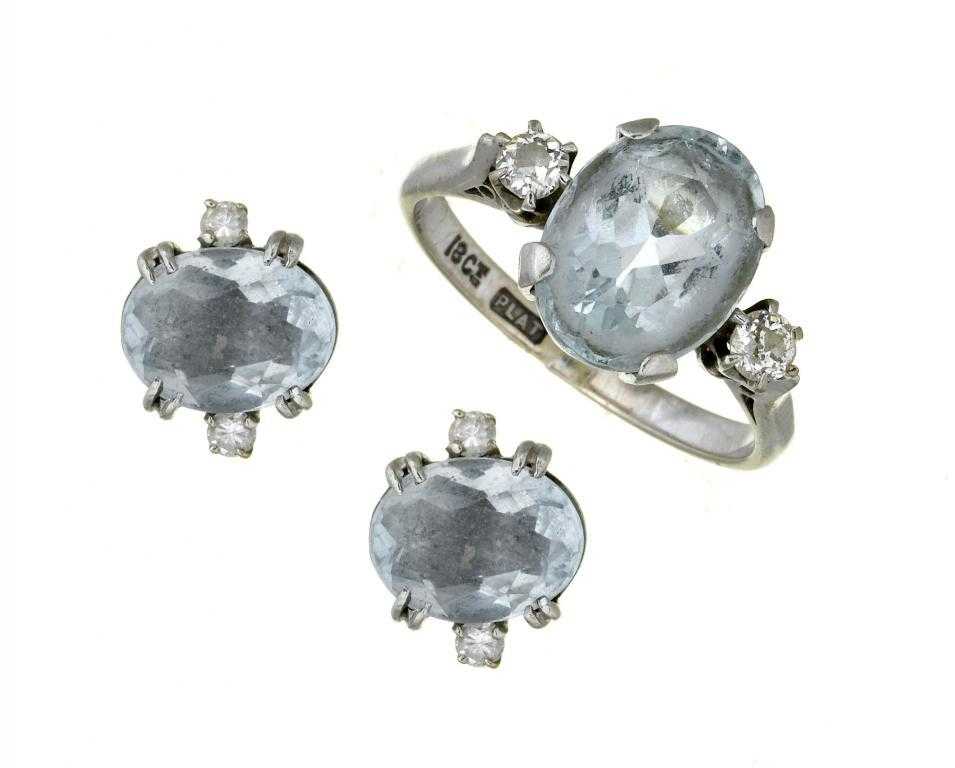 Appraisal: AN AQUAMARINE AND DIAMOND RING AND PAIR OF EARRINGS the