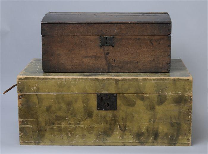 Appraisal: SPONGE-PAINTED WOOD CHEST AND A DOCUMENT BOX The chest with