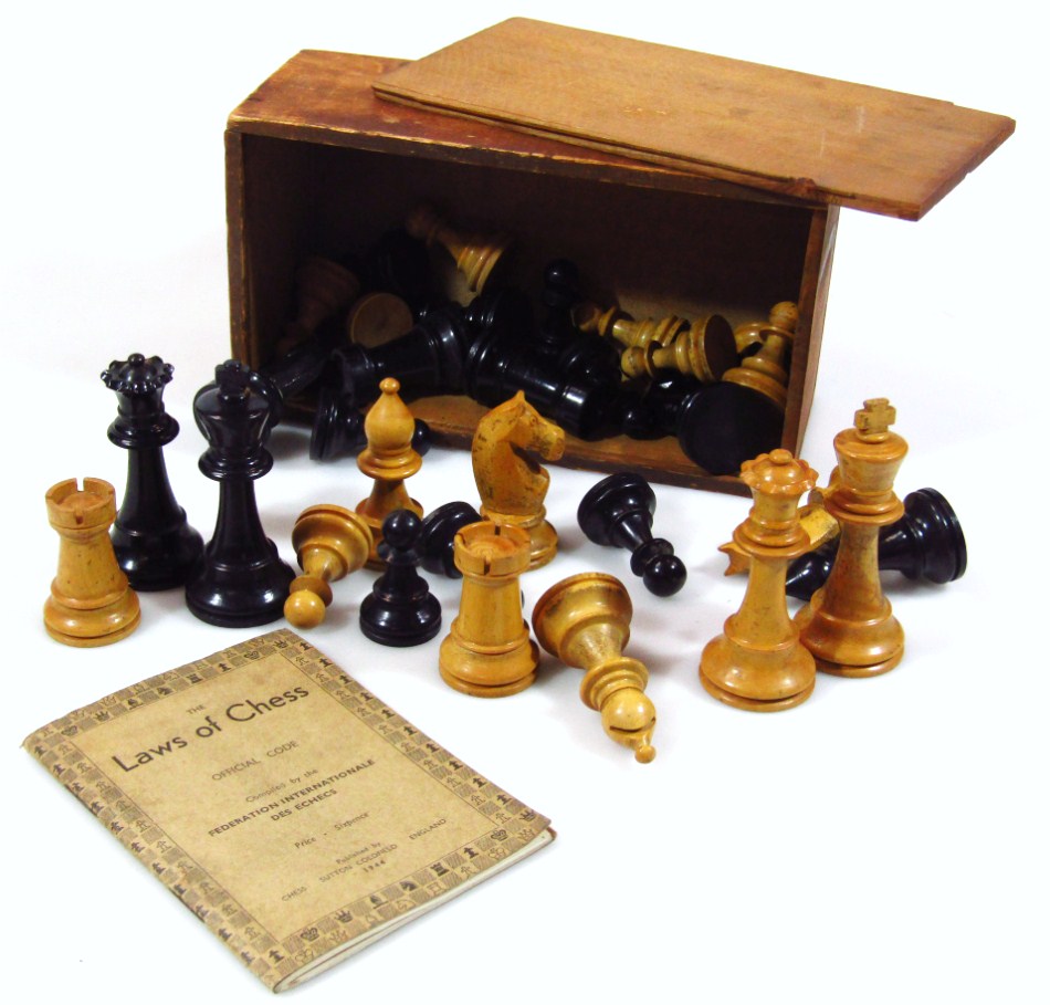 Appraisal: An early thC polished wooden Staunton chess set with black