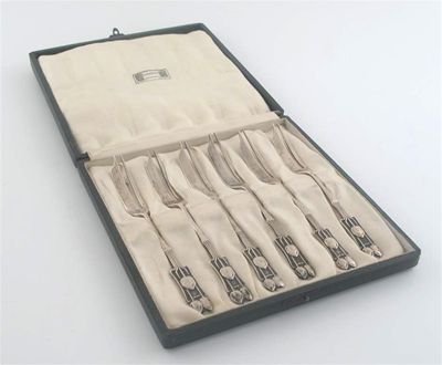 Appraisal: A cased set of six Edwardian cake forks with stylised