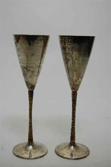 Appraisal: STUART DEVLIN - a pair of modern silver goblets Stuart