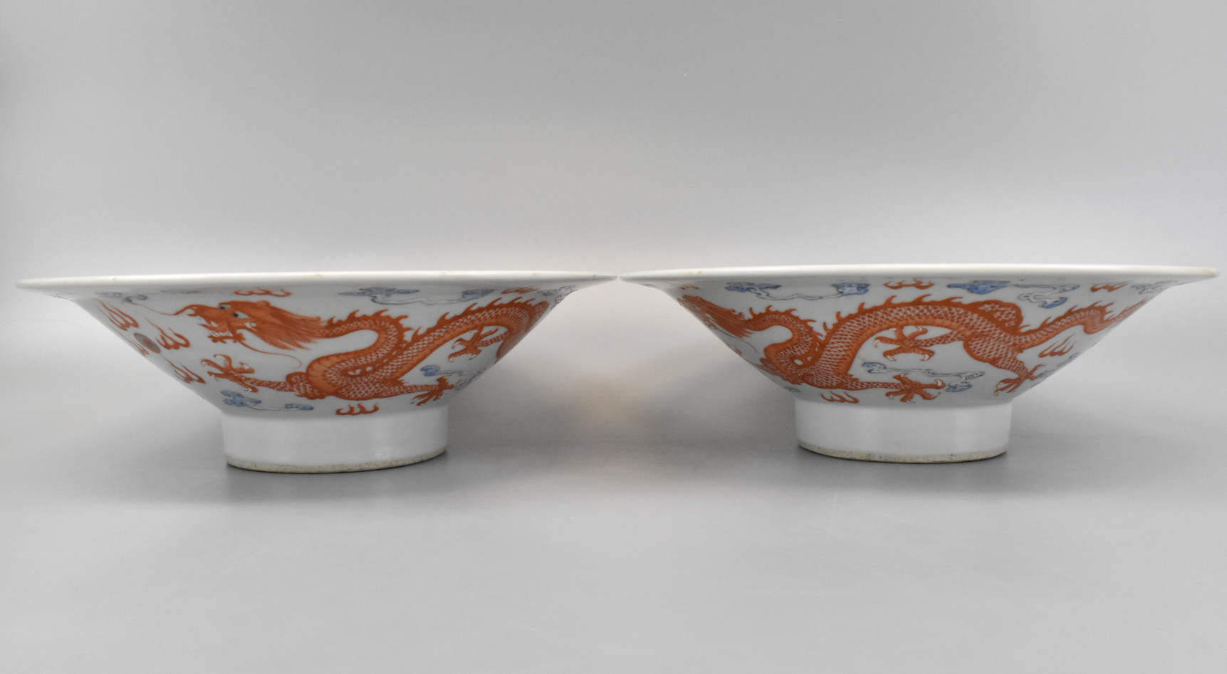 Appraisal: A pair of Chinese famille rose dragon bowls with inside