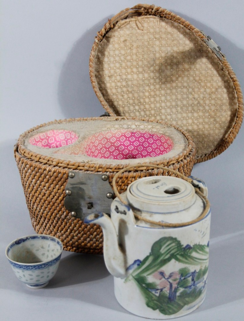 Appraisal: A Chinese porcelain cased tea set comprising pot and tea