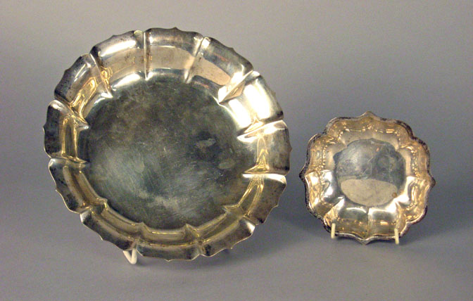 Appraisal: Two American sterling silver bowls th century Both with lobed