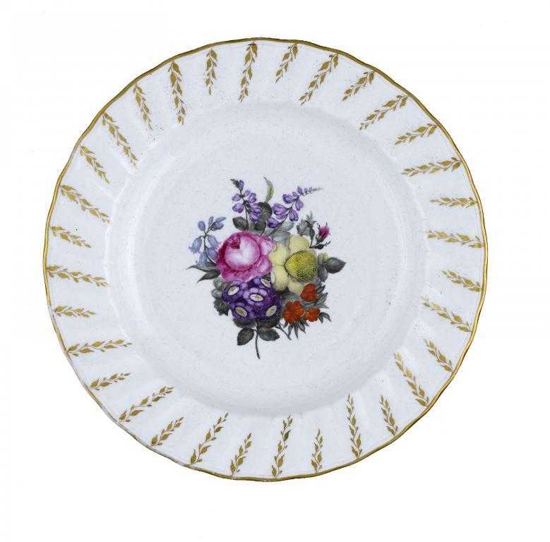 Appraisal: AN OUTSIDE-DECORATED DERBY PLATE painted to the centre with a