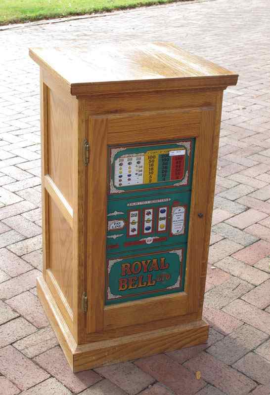 Appraisal: ROYAL BELL OAK SLOT MACHINE STAND Oak case with single