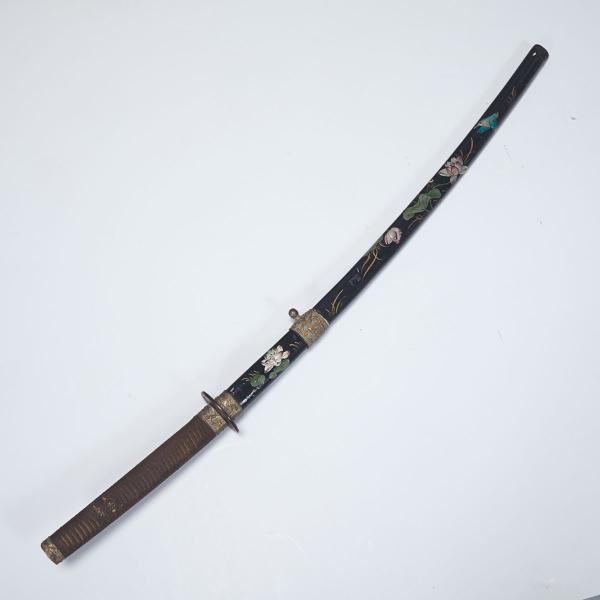 Appraisal: Samurai Sword Katana The heavy steel blade with wood grain