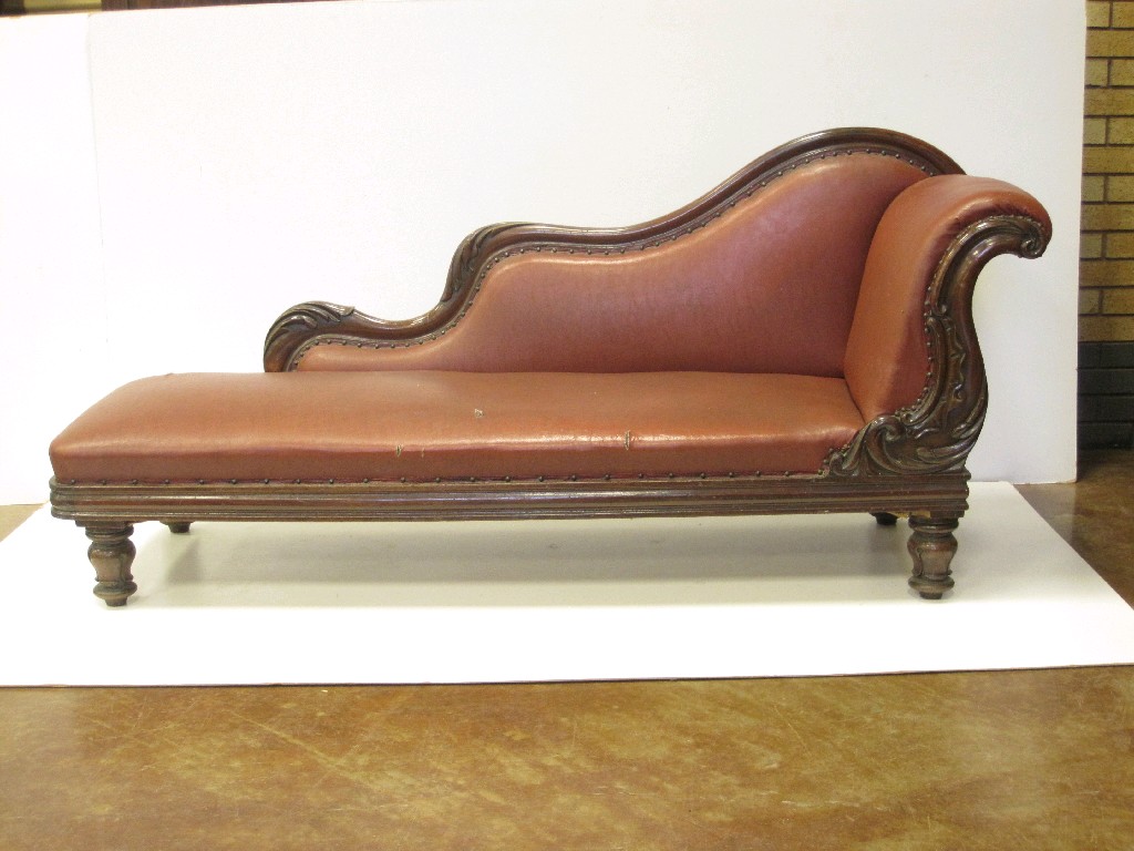 Appraisal: A Victorian mahogany Chaise Longue with shaped and carved back