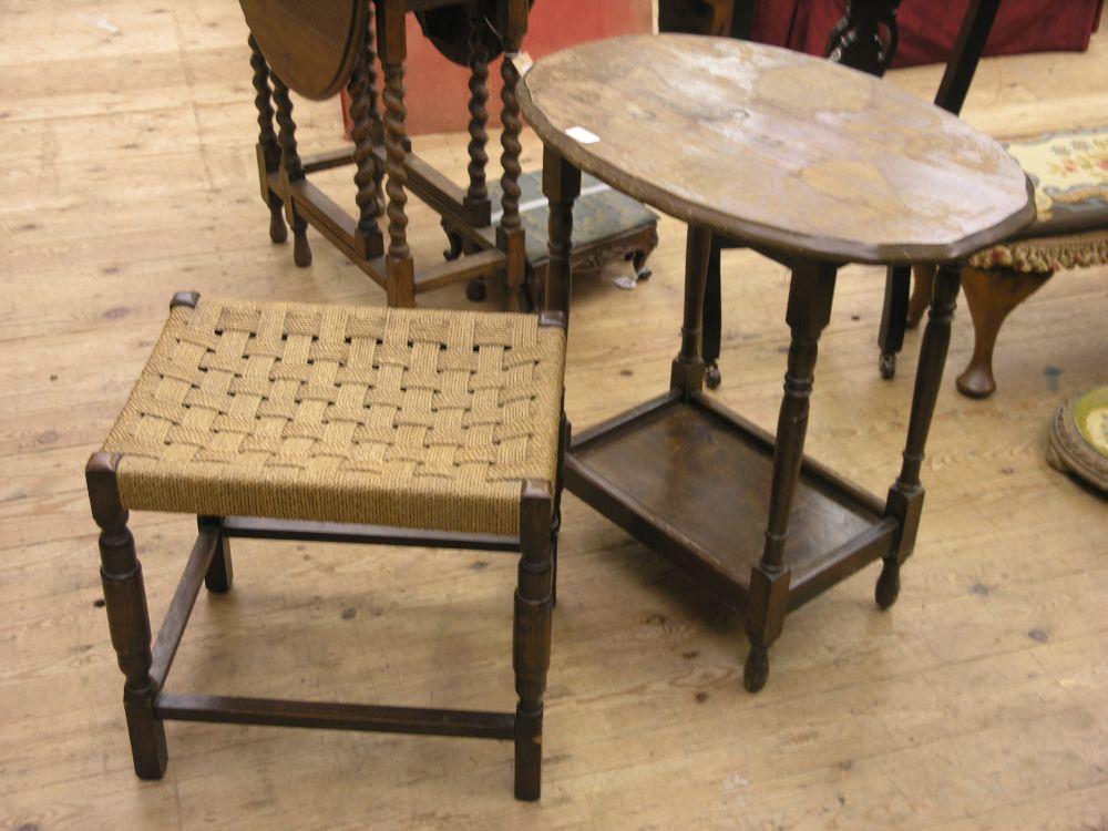 Appraisal: A solid oak occasional table with oval top ft in