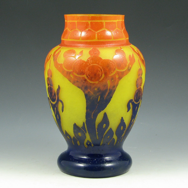 Appraisal: Schneider Le Verre French Cameo Glass Vase Gorgeous and elegant