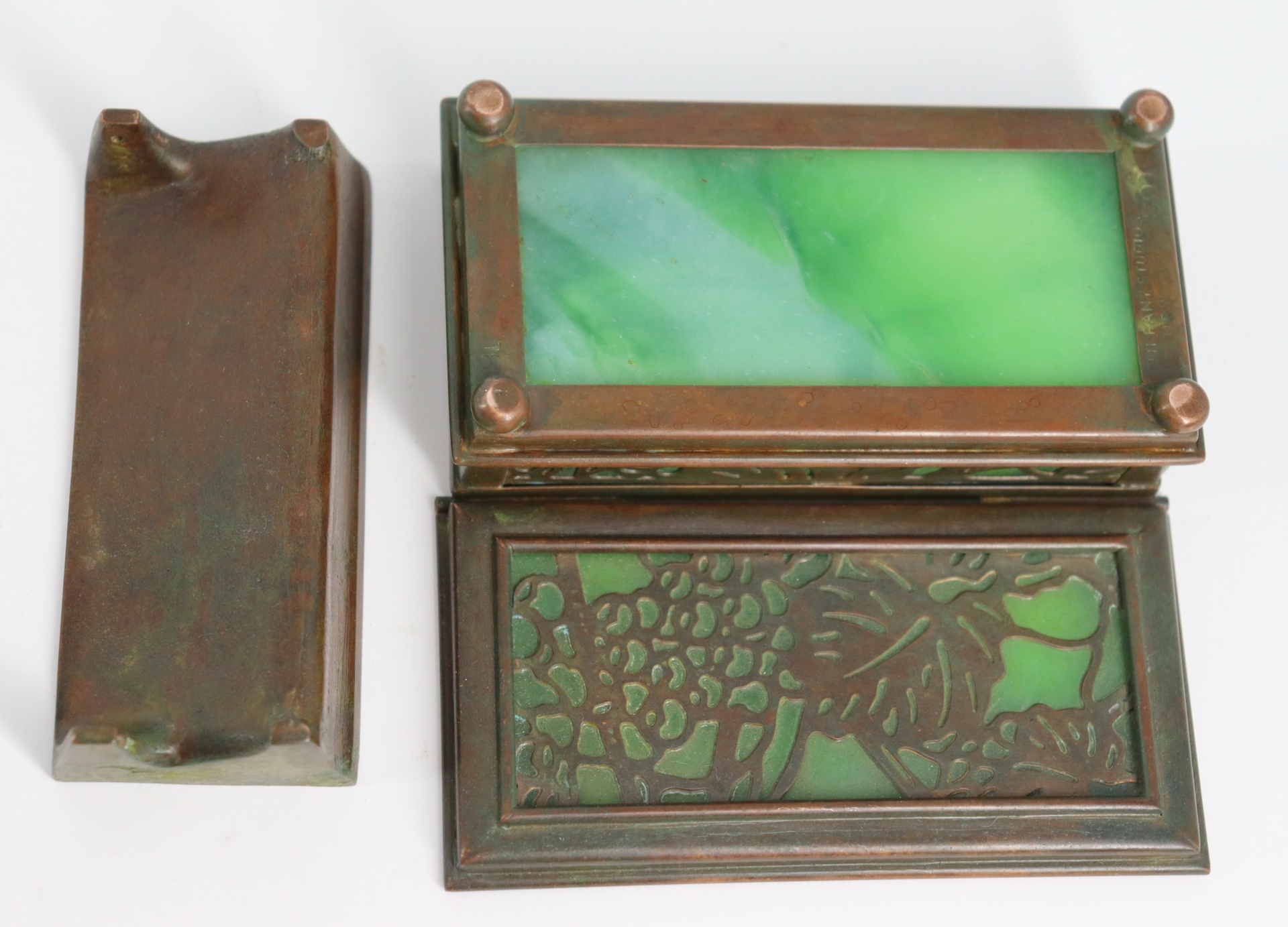 Appraisal: TIFFANY STUDIOS GRAPEVINE PEN WIPE STAMP BOX Both nice original