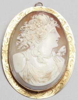 Appraisal: Shell Cameo in K Gold Bezel Finely carved possibly depicting