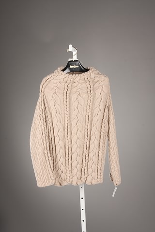 Appraisal: Oscar de la Renta long taupe cashmere cable sweater Size