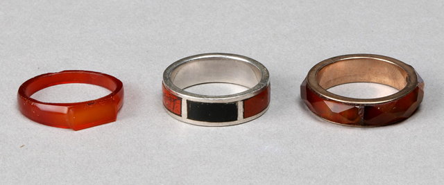 Appraisal: A SCOTTISH SILVER AND AGATE RING set with six rectangular