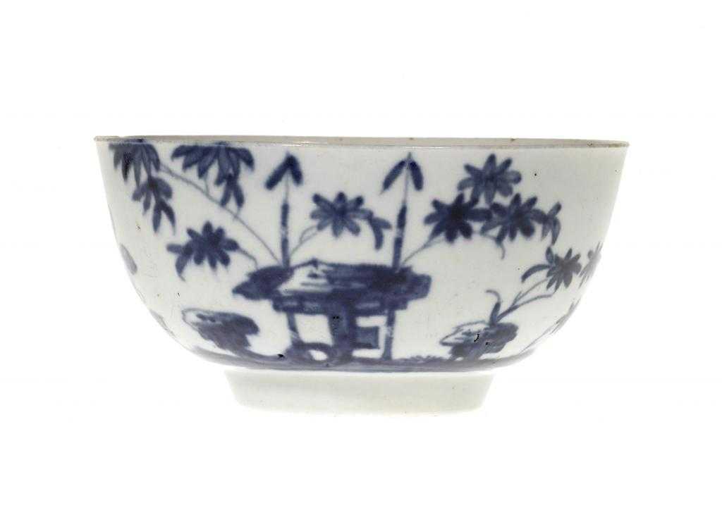 Appraisal: A WORCESTER BOWL painted in underglaze blue with the Bamboo