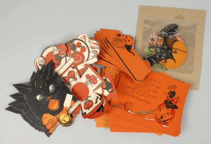 Appraisal: Lot of Halloween Party Favors Description Includes six Halloween cards