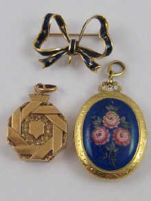 Appraisal: A yellow metal tests ct gold and enamel locket on