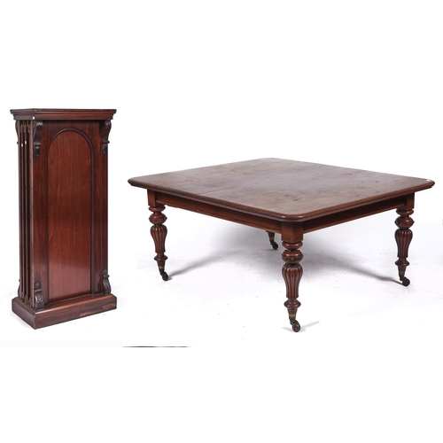 Appraisal: A Victorian mahogany extending dining table c the rectangular top