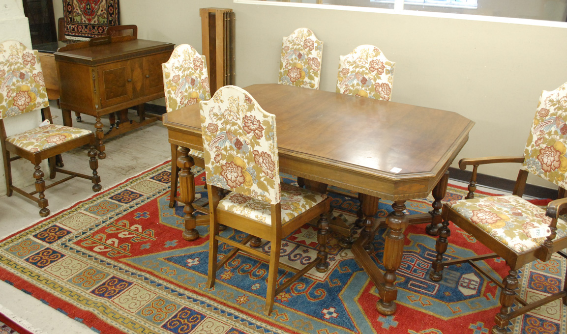 Appraisal: WALNUT DINING TABLE AND CHAIR SET WITH LEAVES Gregory Furniture