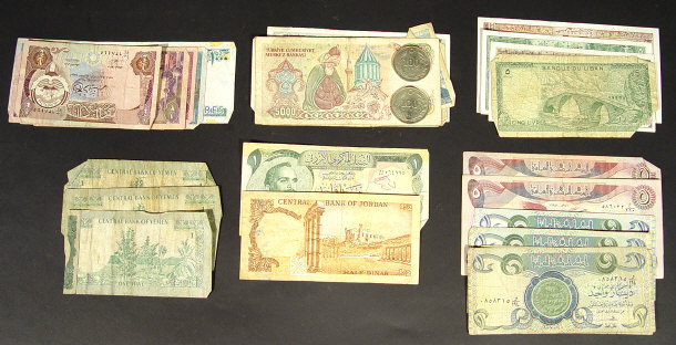 Appraisal: Large collection of mixed world bank notes