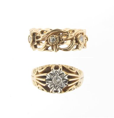 Appraisal: An Art Nouveau style gold ring of open foliate form