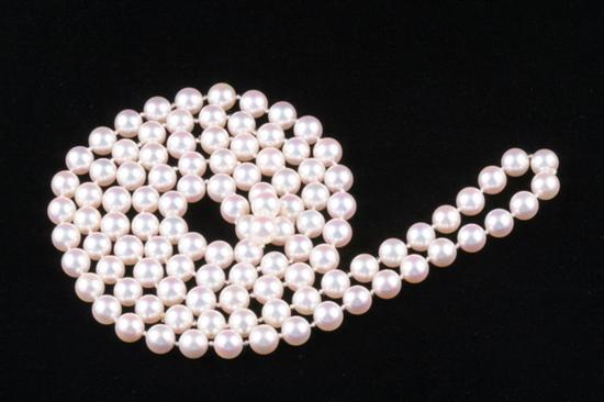 Appraisal: ENDLESS STRAND JAPANESE MATCHED CULTURED AKOYA PEARLS Light cream ros