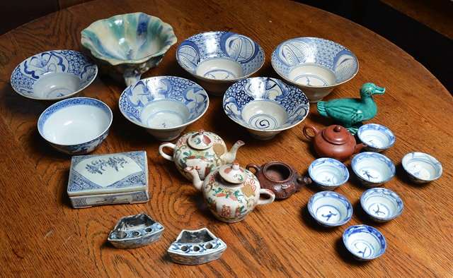 Appraisal: A collection of Chinese piecesto include a Provincial blue and