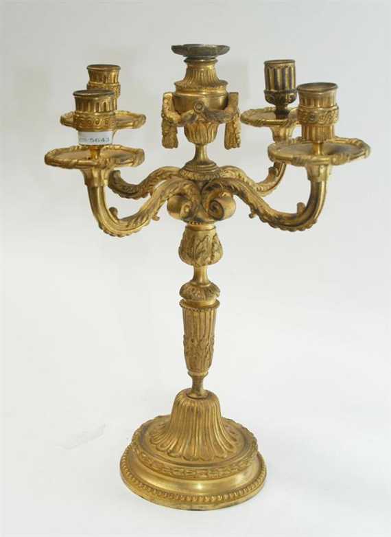 Appraisal: GIRANDOLE Louis XVI Jh Bronze vergoldet Konischer Schaft mit kanneliertem