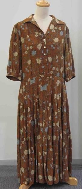 Appraisal: Day dress in floral printed brown rayon with pleated skirt