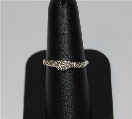 Appraisal: A modern diamond set ring claw set to the centre