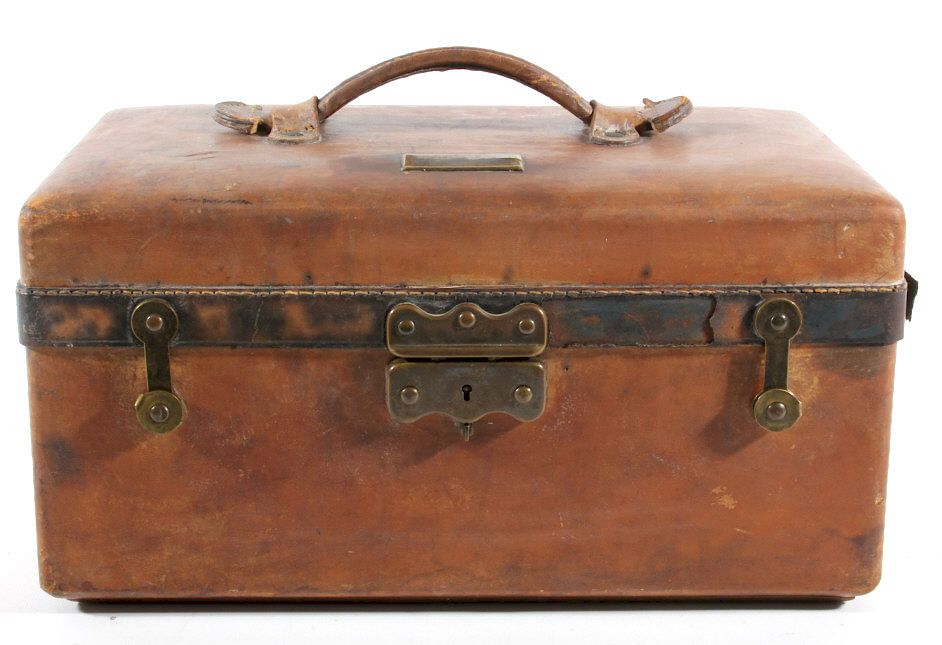 Appraisal: Vintage Leather Travel Case For your consideration is a vintage