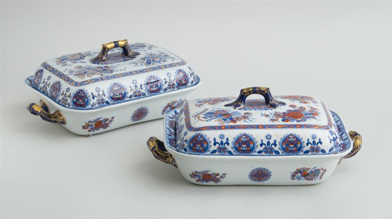 Appraisal: PAIR OF SPODES NEW STONE CHINA TRANSFER-PRINTED TWO-HANDLED VEGETABLE DISHES