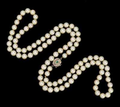 Appraisal: An Art Deco Pearl Necklace with Gold Clasp k white