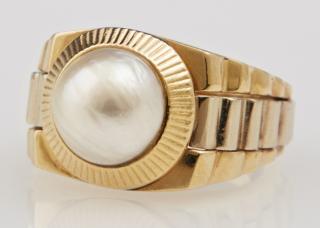 Appraisal: Man's K Yellow Gold Dinner Ring with a mm ma