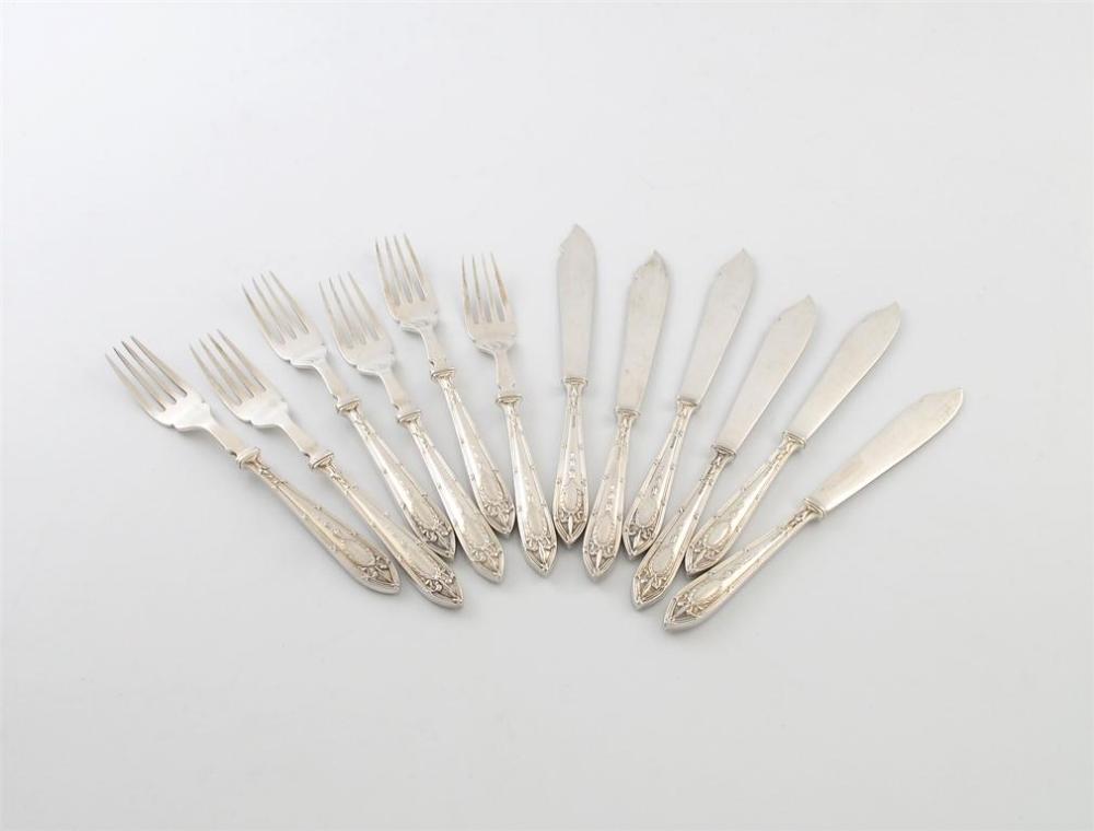 Appraisal: A set of six fruit knives and forks