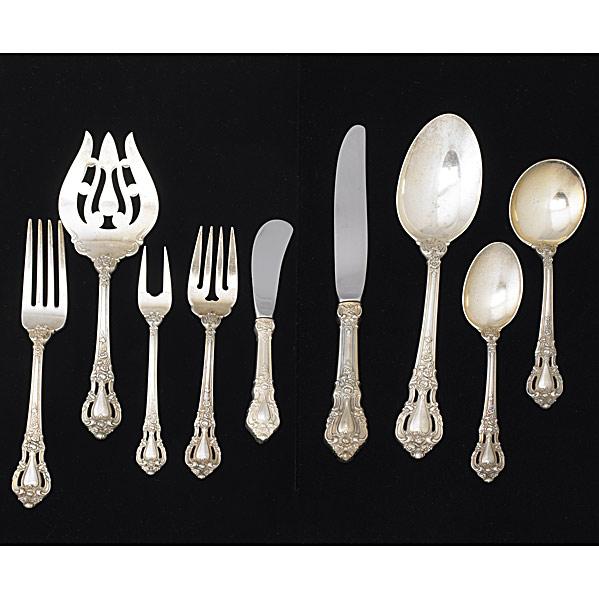 Appraisal: LUNT ELOQUENCE SILVER FLATWARETwelve -piece place settings and three serving