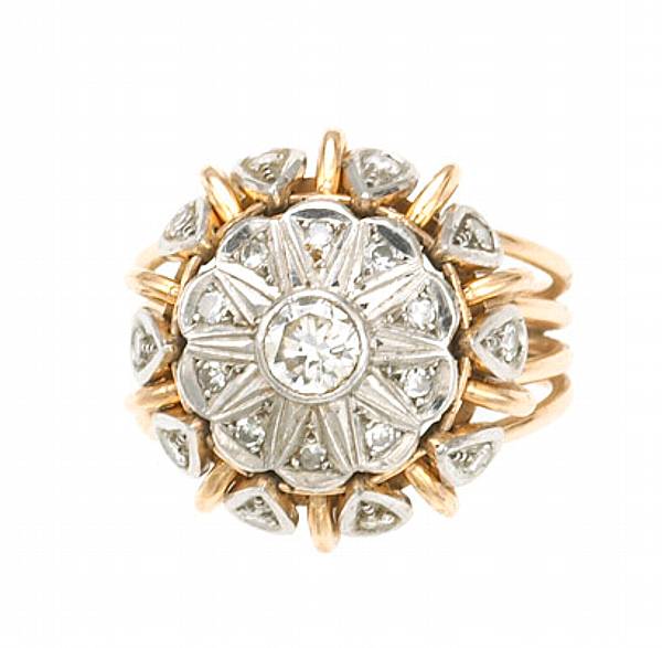 Appraisal: A diamond and k gold articulated petal ring