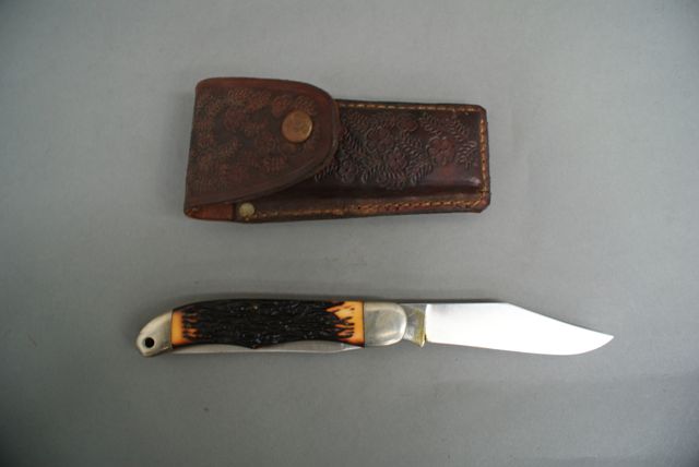 Appraisal: A Schrade Walden double blade pocket knife as new with