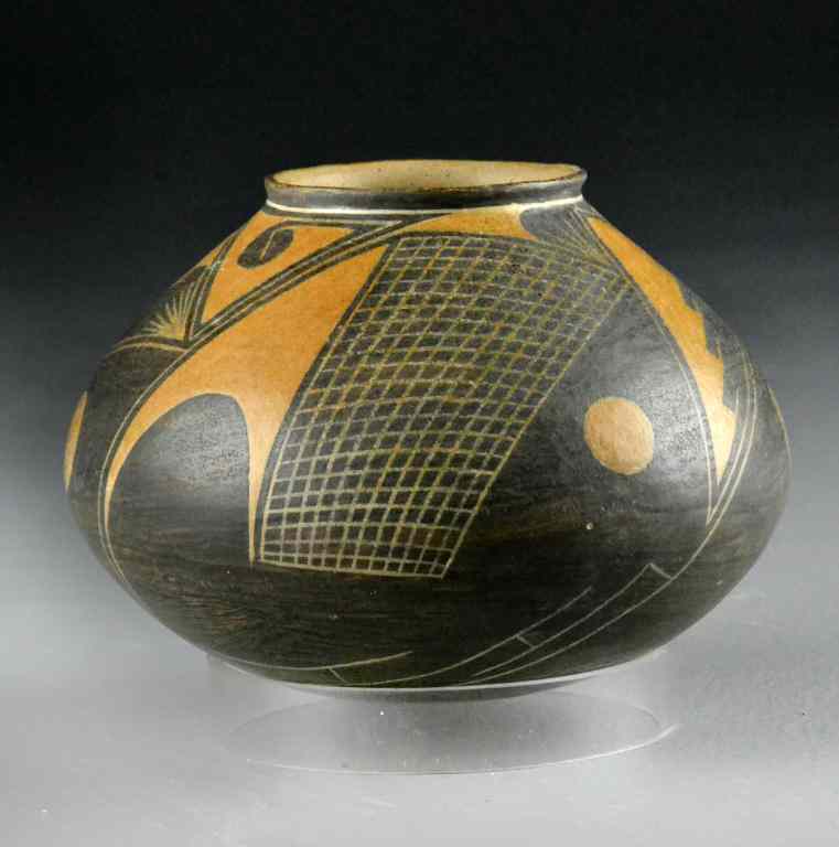 Appraisal: American Indian Clay Pot - signed Nicolas QuizadaBrown and tan