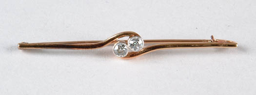 Appraisal: YELLOW GOLD BAR PIN WITH TWO DIAMONDS The European round