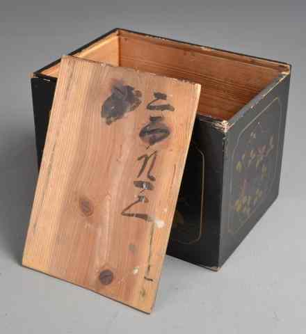 Appraisal: Japanese Painted Tea Box SignedFinely painted with several lines of