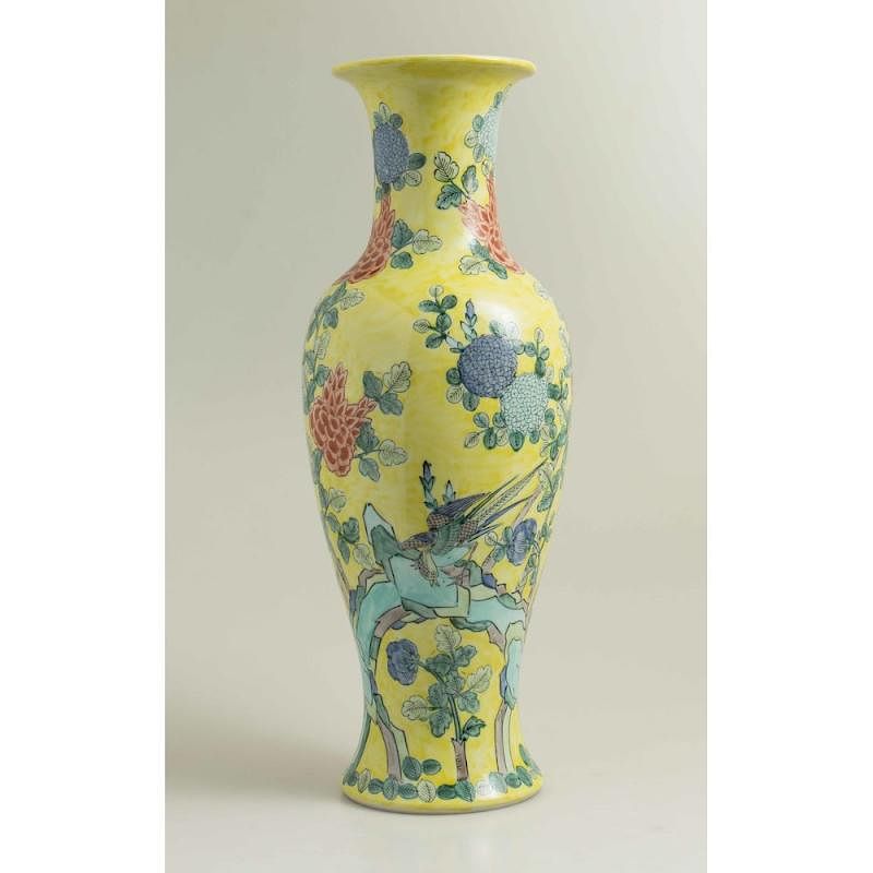 Appraisal: Chinese Porcelain Vase Chinese porcelain vase with floral decoration on