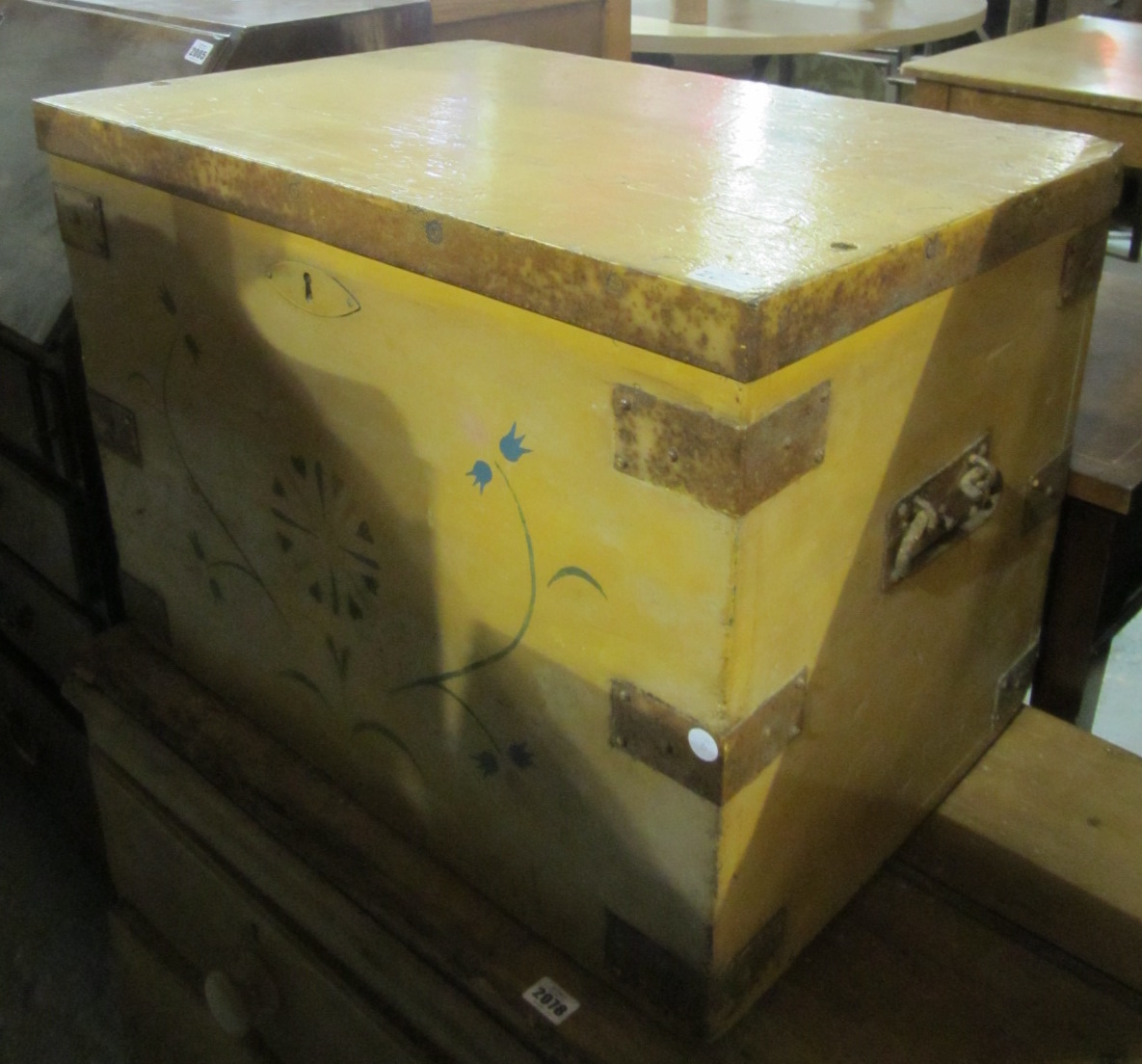 Appraisal: A yellow painted pine trunk with a tin liner