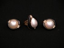 Appraisal: Mabe Pearl and Onyx Ear Post and Ring Set Set