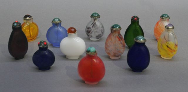 Appraisal: Twelve Chinese snuff bottles in glass and hardstone