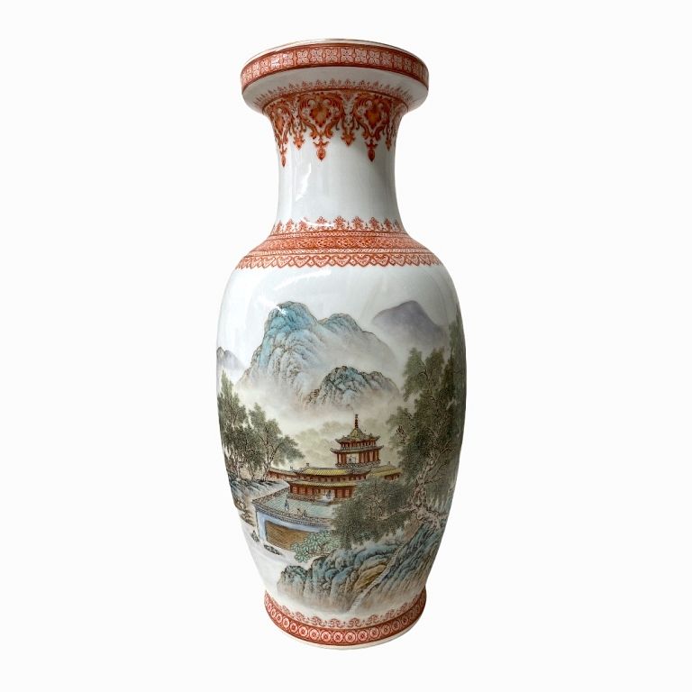 Appraisal: th Century Chinese Porcelain Vase th Century Chinese Porcelain Vase