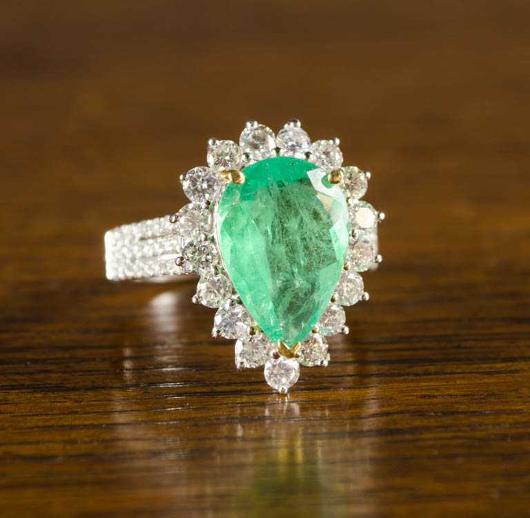 Appraisal: COLOMBIAN EMERALD AND EIGHTEEN KARAT GOLD RING with AIG appraisal